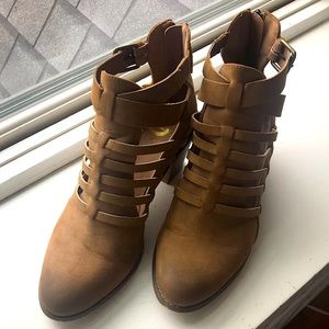TAN GUESS WESTERN BOOTIE